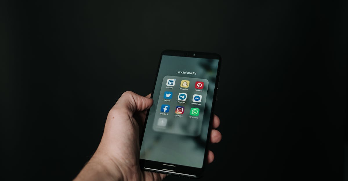 découvrez whatsapp, l'application de messagerie instantanée qui vous permet de rester connecté avec vos amis et votre famille à travers le monde. envoyez des messages, passez des appels audio et vidéo, partagez des images et des documents en toute simplicité. rejoignez la communauté mondiale de whatsapp et communiquez gratuitement sur votre smartphone.