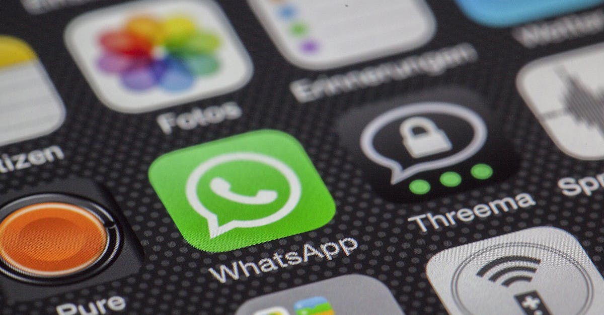 découvrez whatsapp, l'application de messagerie incontournable qui vous permet de rester connecté avec vos proches en toute simplicité. échangez des messages, partagez des photos et passez des appels vidéo gratuitement, où que vous soyez dans le monde.