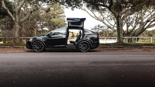 Comparaison entre la nouvelle Tesla Model Y 2025 et l’ancienne version