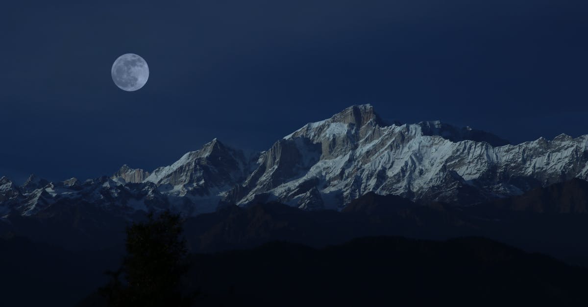 découvrez la magie de la pleine lune : un phénomène céleste fascinant qui éclaire nos nuits et inspire des légendes. plongez dans l'atmosphère mystique et explorez les traditions et les croyances liées à cet astre luminescent.
