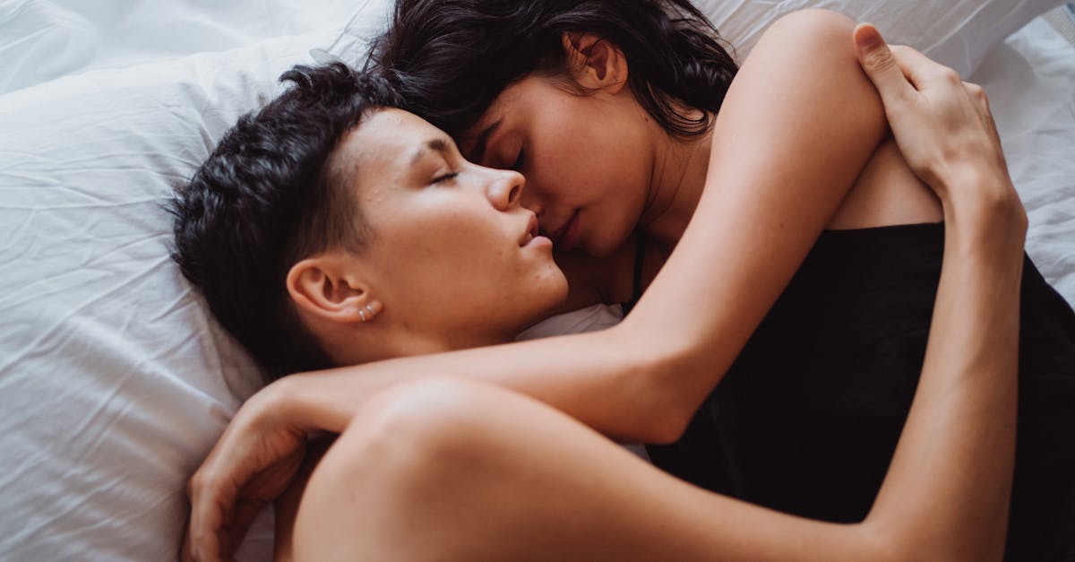 découvrez une sélection captivante de films lesbiens qui mettent en avant des histoires d'amour authentiques, des luttes personnelles et des voix puissantes. explorez des récits émouvants, engageants et inspirants qui célèbrent la diversité et l'amour sous toutes ses formes.