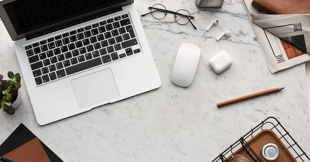 découvrez les airpods, les écouteurs sans fil d'apple alliant confort, qualité sonore exceptionnelle et une intégration transparente avec vos appareils apple. profitez d'une expérience d'écoute inégalée grâce à la technologie avancée et à l'autonomie prolongée.