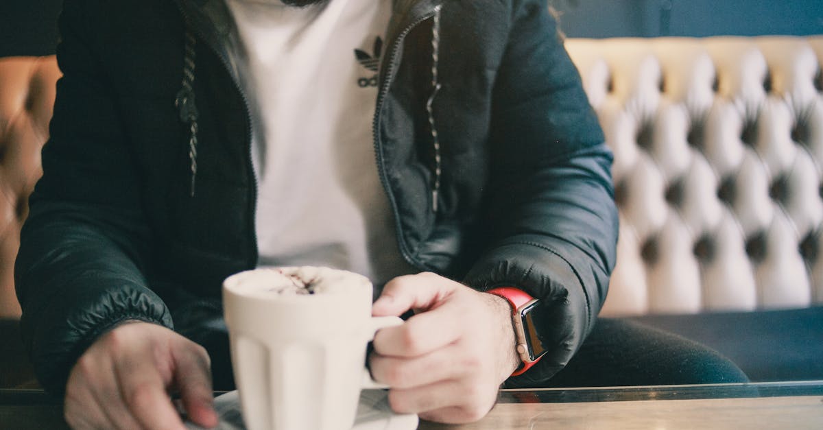 découvrez l'apple watch, votre compagnon technologique idéal pour suivre votre santé, rester connecté et profiter d'une multitude de fonctionnalités au poignet. élégante et performante, elle transforme votre quotidien en alliant style et innovation.