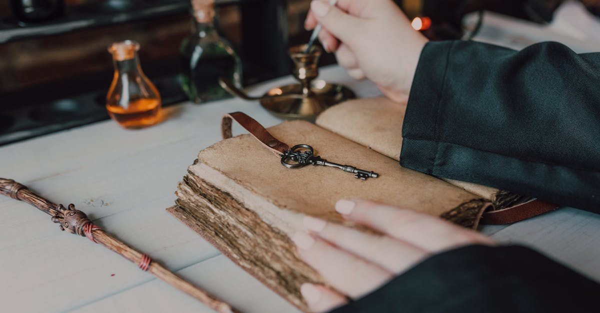 découvrez l'univers enchanteur de harry potter, la saga emblématique qui suit le jeune sorcier dans sa quête pour vaincre les forces du mal. plongez dans un monde magique rempli d'amis loyaux, de créatures fascinantes et de mystères à résoudre, où chaque livre vous transporte dans une nouvelle aventure captivante.