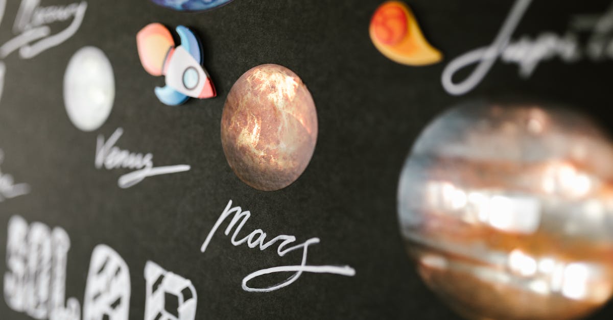découvrez jupiter, la plus grande planète du système solaire, célèbre pour ses majestueuses tempêtes, ses anneaux et ses fascinants satellites. plongez dans l'univers de cette géante gazeuse et explorez ses mystères captivants.