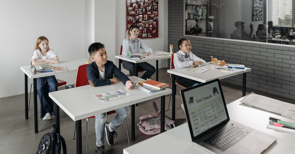 découvrez notre sélection de sacs à dos pour laptop, alliant style et fonctionnalité. protégez votre ordinateur portable tout en restant tendance grâce à des designs ergonomiques et des compartiments pratiques. idéal pour les étudiants et les professionnels en déplacement.