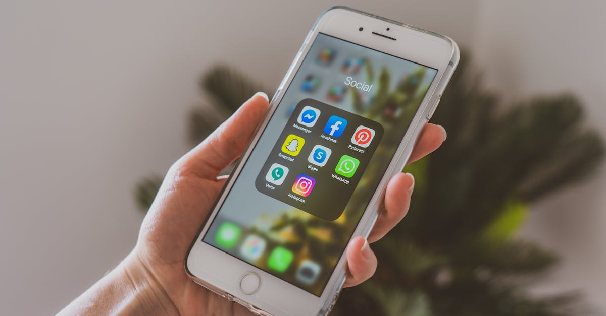 découvrez l'univers de snapchat, l'application incontournable pour partager des moments éphémères à travers des photos et vidéos. restez connecté avec vos amis grâce à des filtres amusants, des stories créatives et des conversations en temps réel. plongez dans l'expérience visuelle et créative de snapchat dès aujourd'hui!