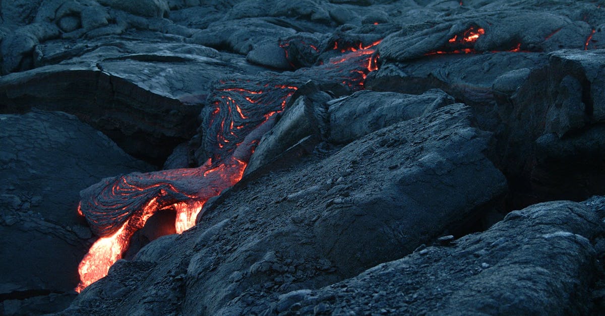 découvrez le monde fascinant des volcans, leurs éruptions spectaculaires et leur impact sur notre planète. plongez dans l'univers de la géologie et explorez les merveilles naturelles que ces formations majestueuses offrent.